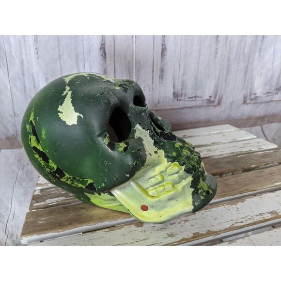 take one strobe skull Halloween decor prop - Picture 6 of 8